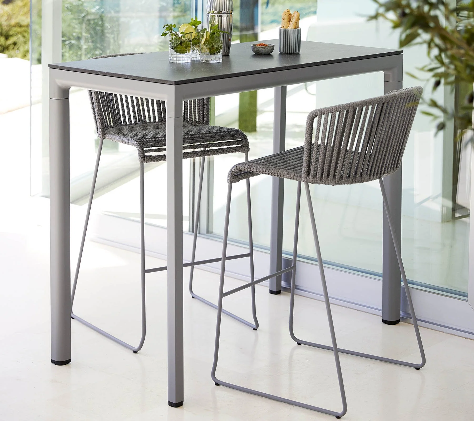 Drop Bar Table