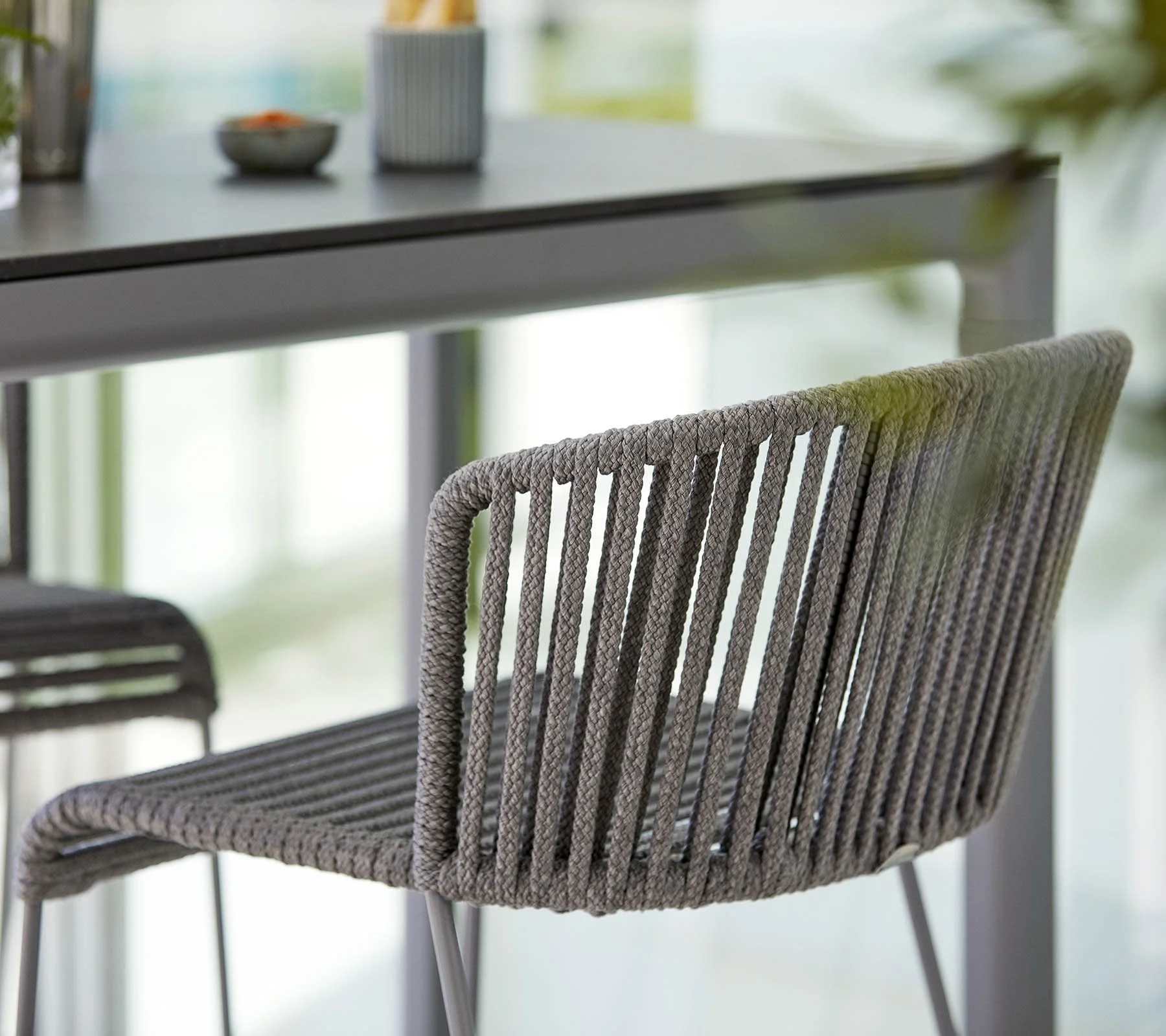 Drop Bar Table