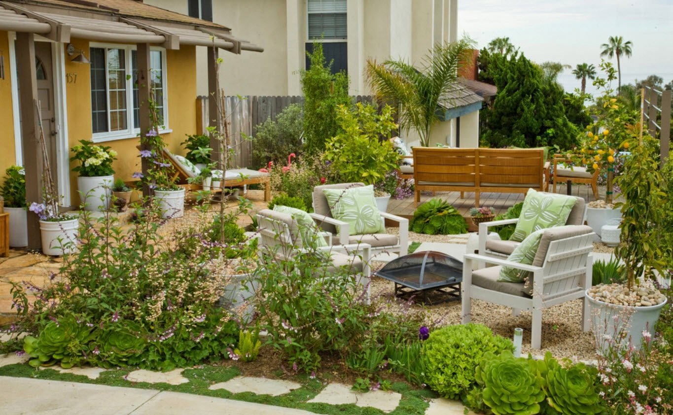 San Clemente Courtyard. Link to Project imagery