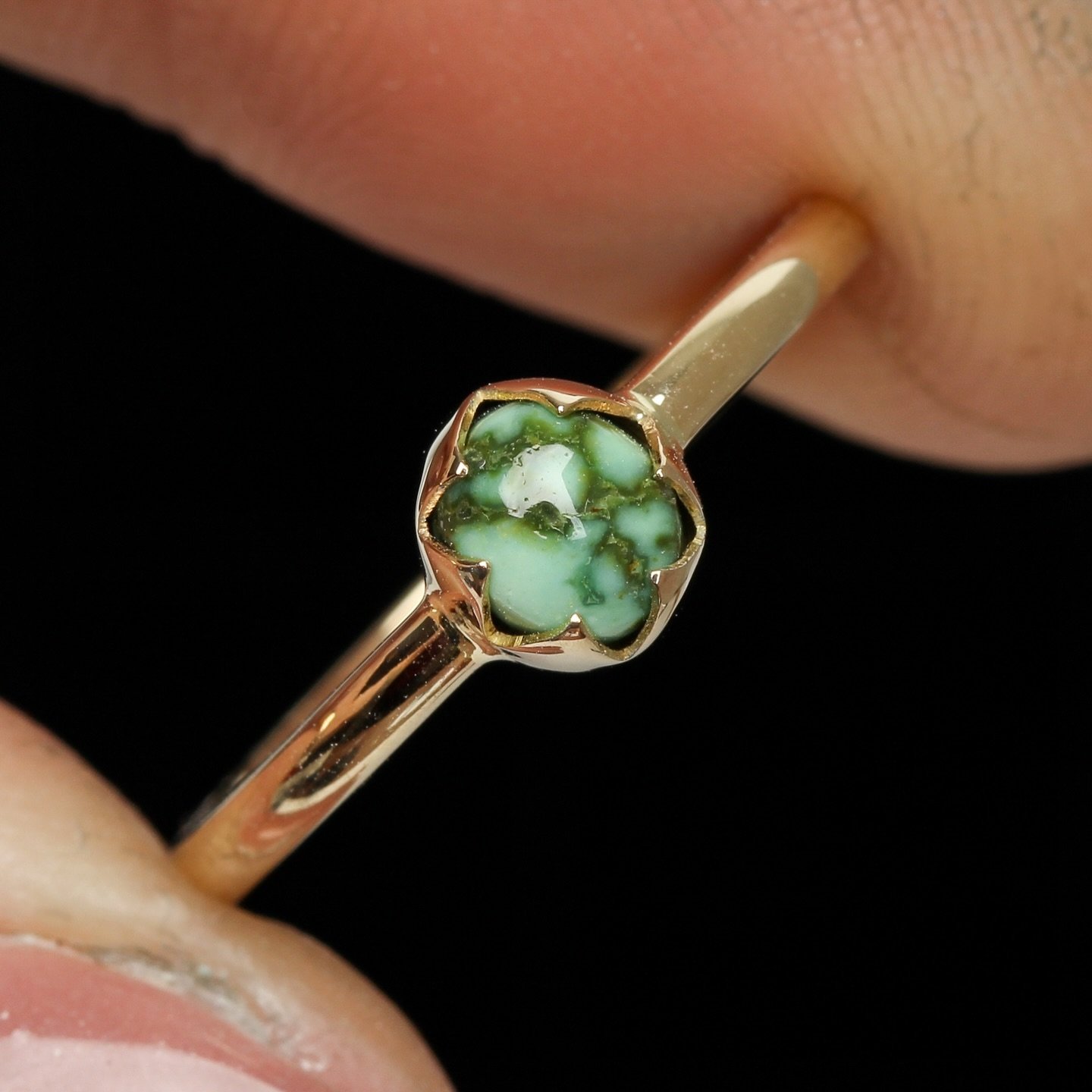 Just look at that matrix 😮&zwj;💨 I finished this setting and immediately thought of The Land Before Time 🦖

High grade Sonoran Gold Turquoise in 14k yellow gold. This one is a size 6.25 and one of a kind. Available tonight at 8pm EST.
