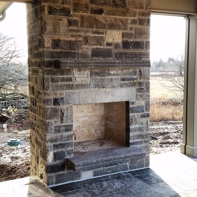 #naturalstone  #outdoorfireplace #firebrick