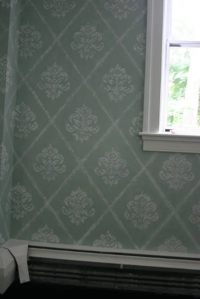 Close-up including seam with the actual wallpaper