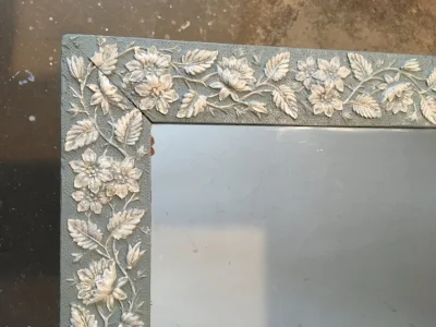Mirror detail