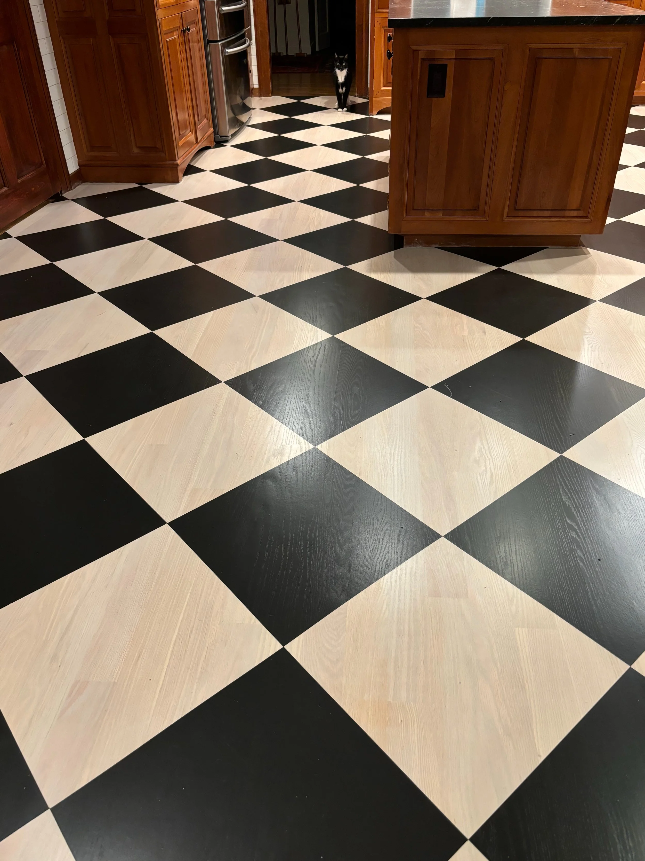 Diamond-pattern "checkerboard" floor