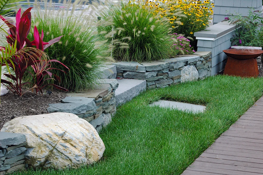 Mixed Natural Stone and Boulder Wall