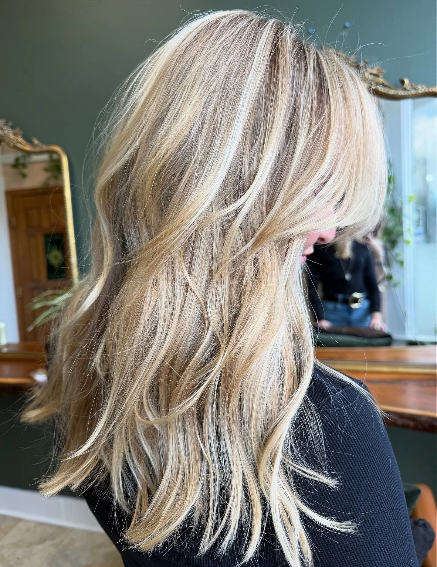 She&rsquo;s  got  the  LOOK 🎶 

So Lucky to know you Hana ✨

#Hair #TheBalayageBar #haircolor #balayage #bestofboston #blonde #snowport #foodie #Andover