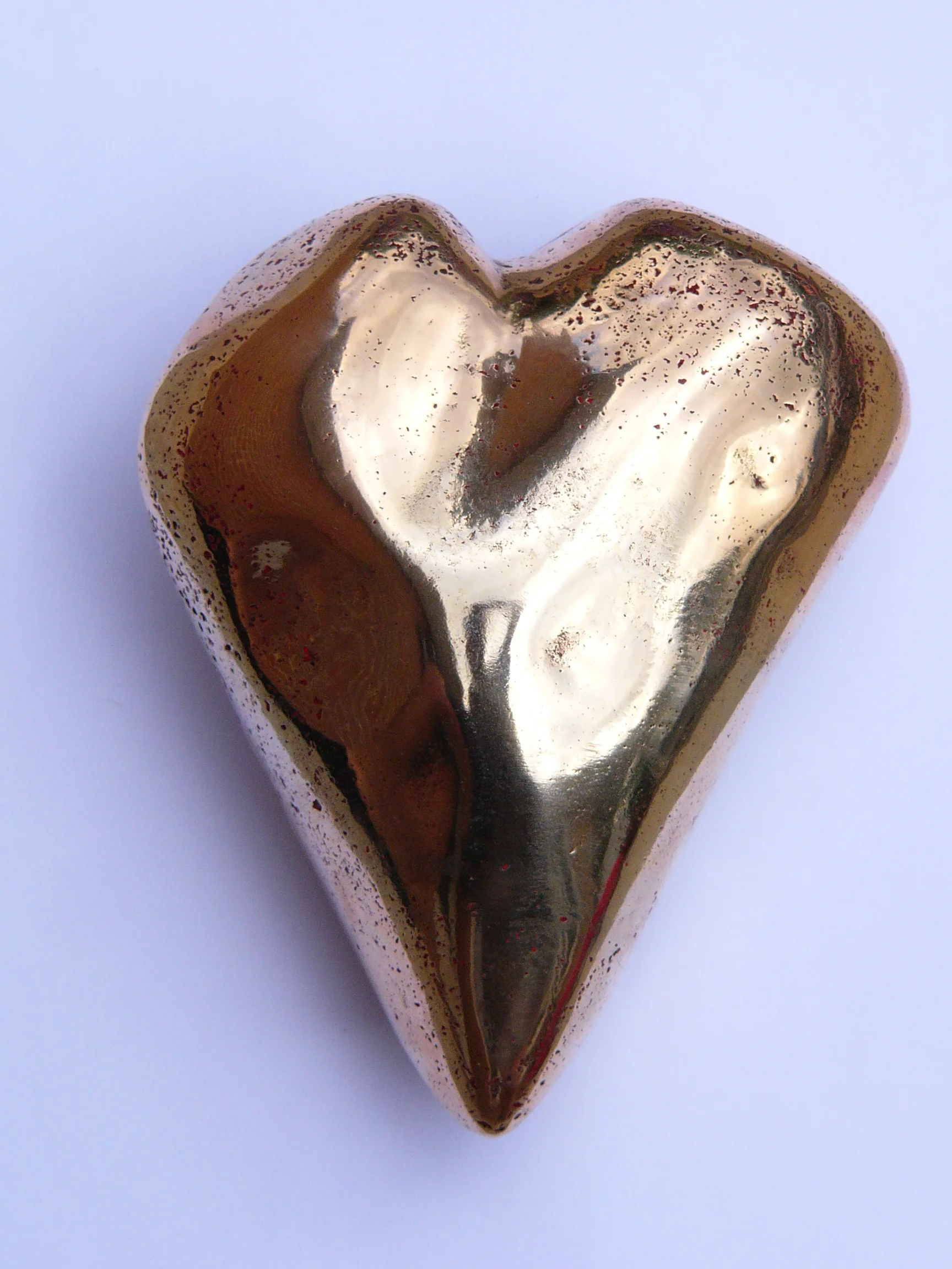  Heart. 2010 Bronze,&nbsp; paint 