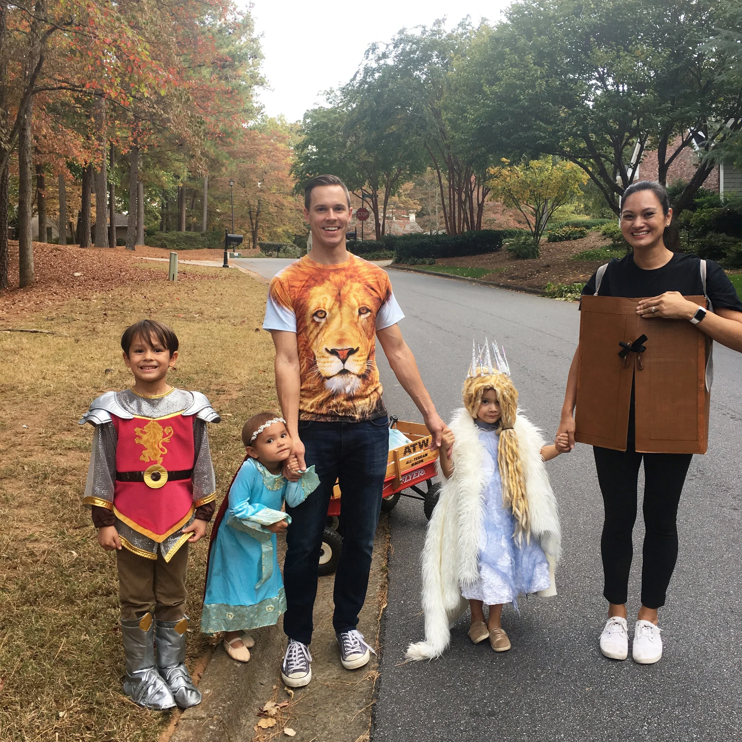 Halloween 2016: The Lion, the Witch, and the Wardrobe (and Queen Lucy and King Edward)
