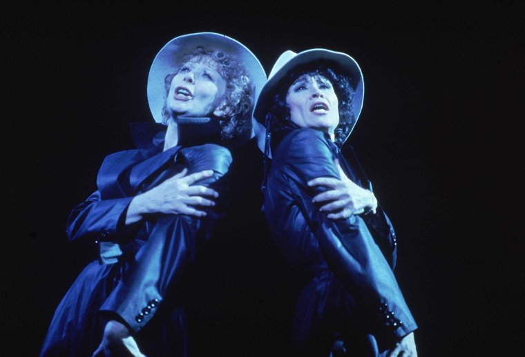 Gwen Verdon and Chita in Chicago .