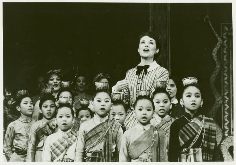 Mary Beth Piel sings "Getting To Know You" in the 1985 revival of The King and I .
