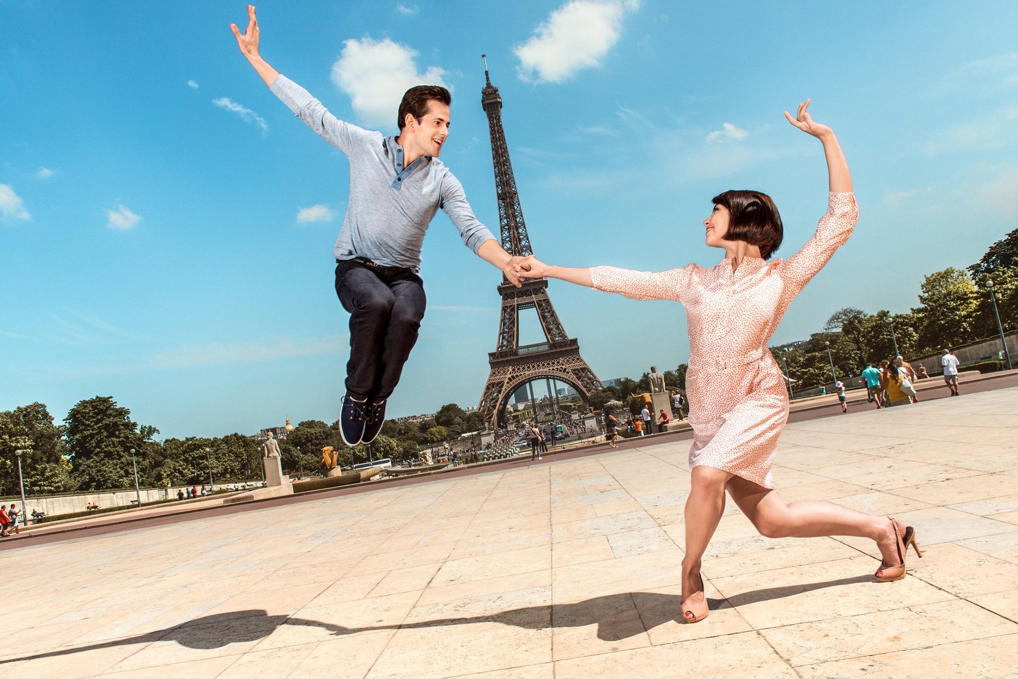 Robert Fairchild and Leanne Cope in a press photo from An American in Paris .