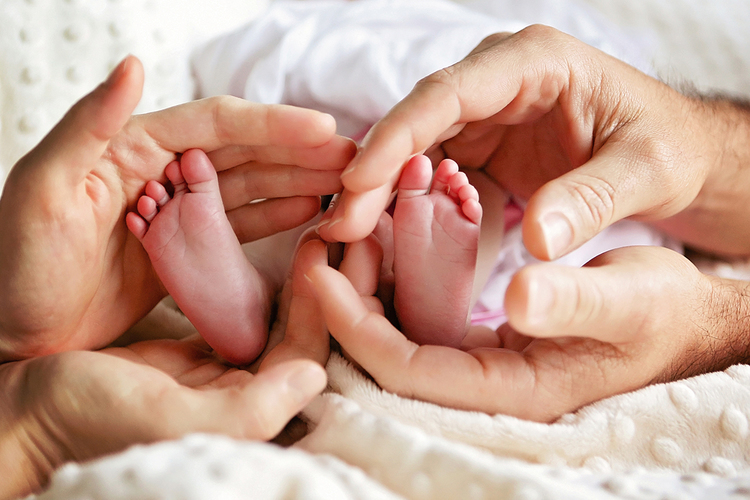 newborn feet photo