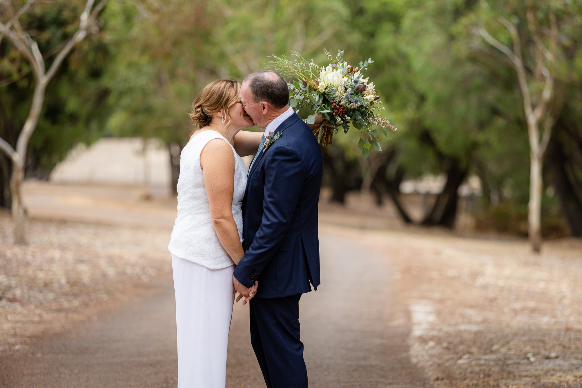 bride and groom kissing pictorial