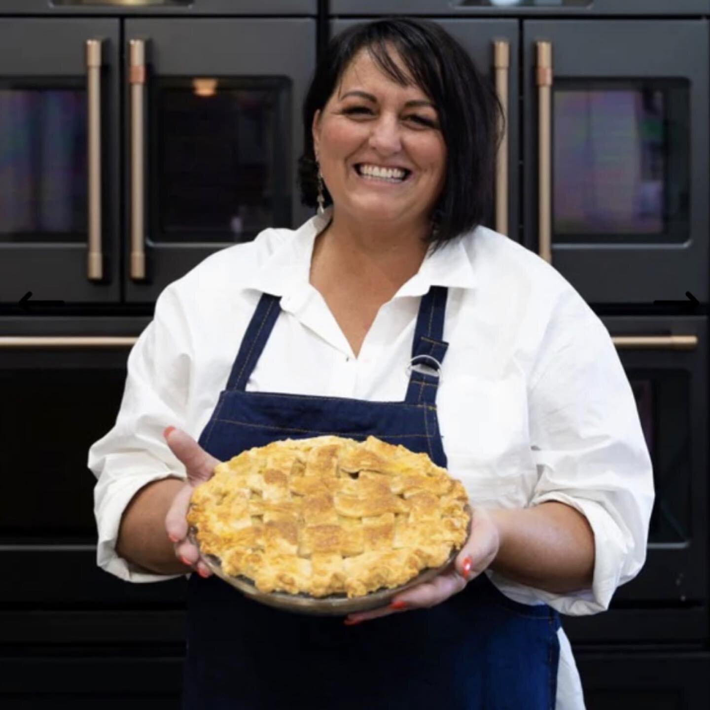We are so excited to announce our first round of cookie decorating classes! And we are thrilled to welcome our guest host, Chef Jean Andrew. Jean is a seasoned pastry chef. She has been baking professionally and at home for over 20 years. Jeans hands
