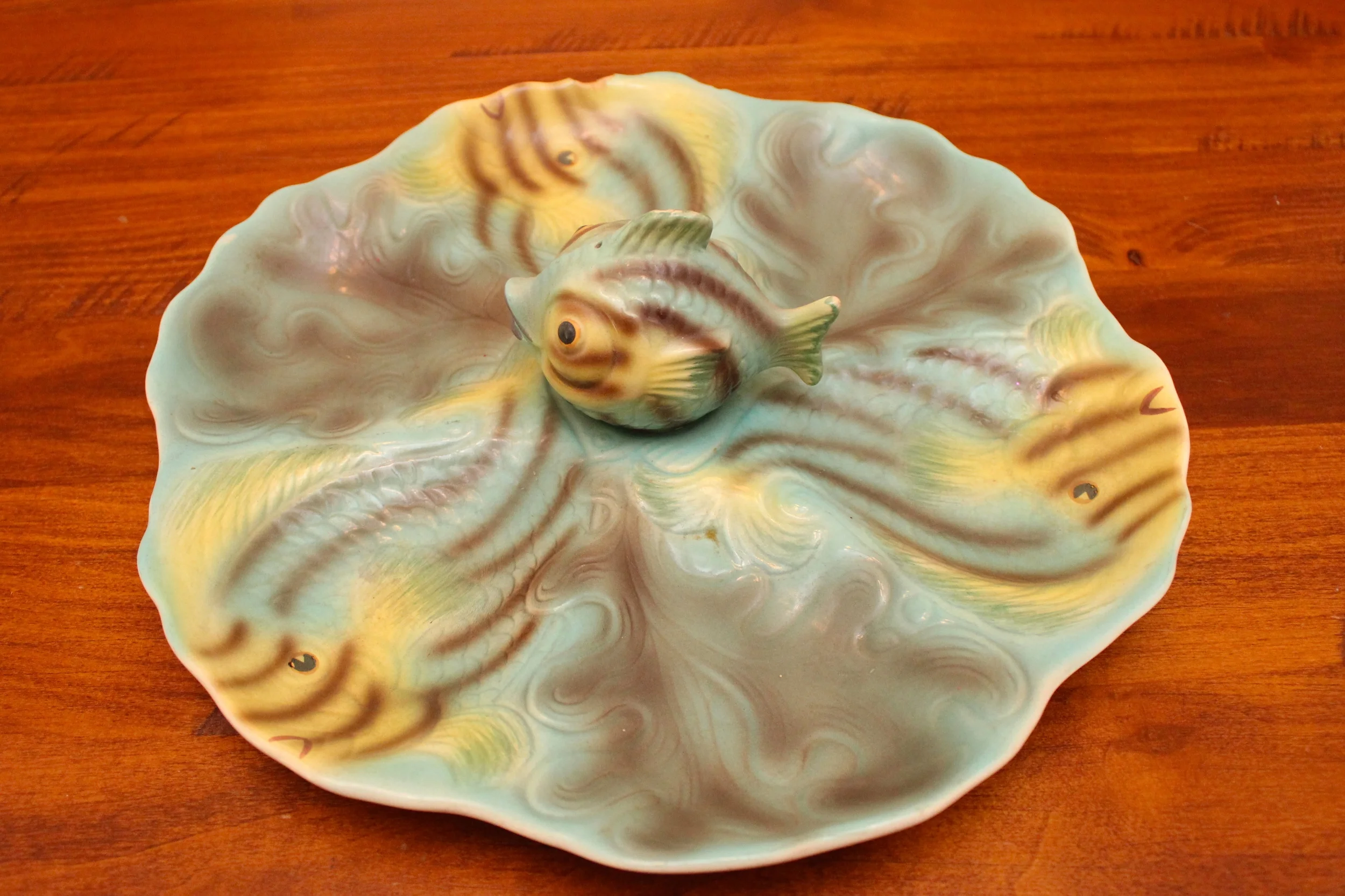 Shorter and Son Oyster dish with Salt Shaker