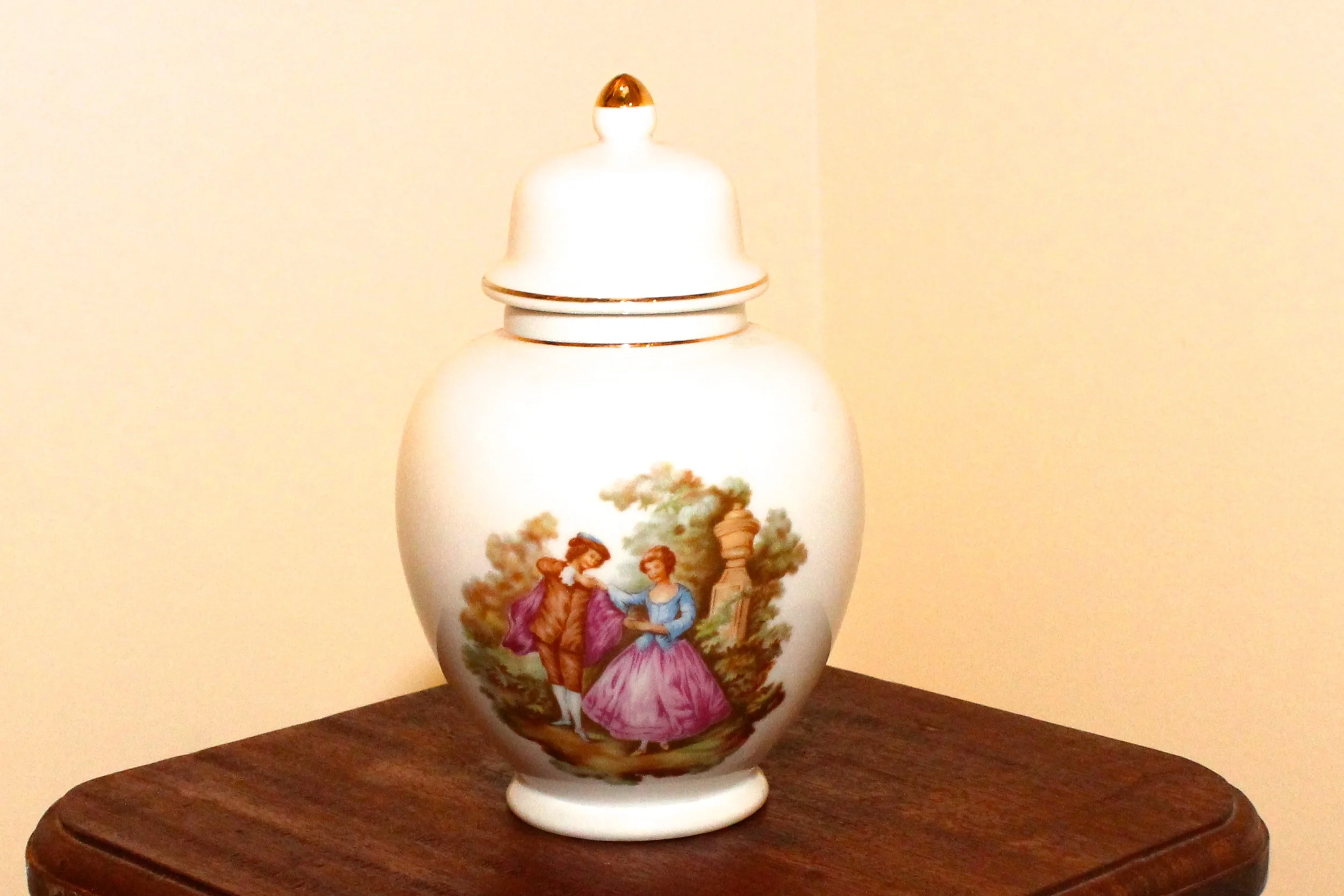 Vintage Urn with vintage country scene design