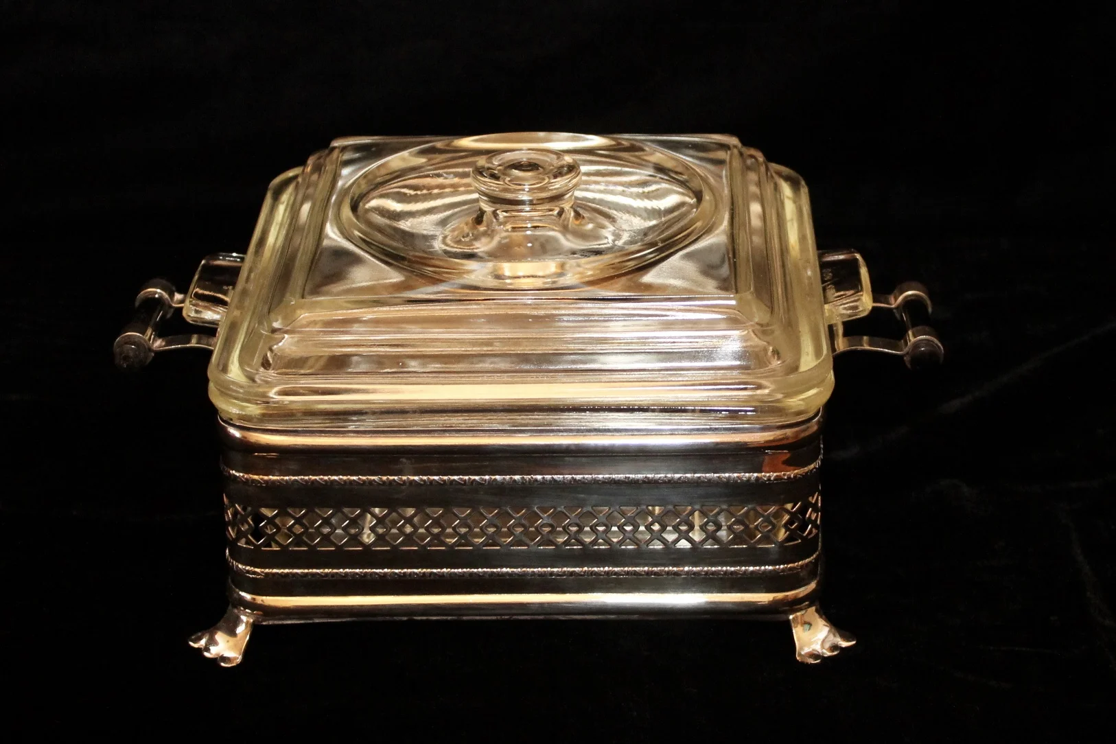 Pyrex Depression Glass in Silver Cradle with Bakelite handles c 1930