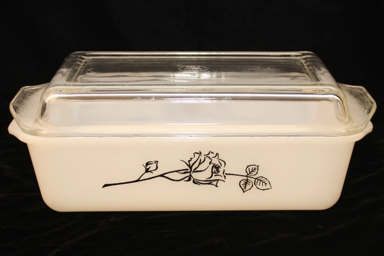 Pyrex Agee Black Roses C 1960