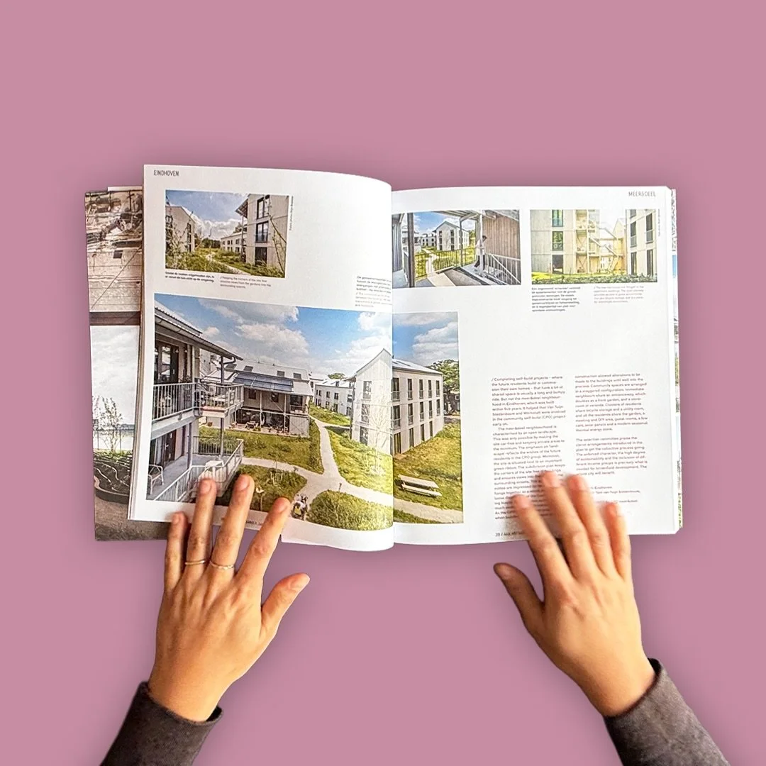 𝘾𝙋𝙊 𝙈𝙚𝙚𝙧&amp;𝙙𝙚𝙚𝙡 𝙞𝙣 𝙝𝙚𝙩 𝘽𝙡𝙖𝙪𝙬𝙚 𝙆𝙖𝙢𝙚𝙧 𝙅𝙖𝙖𝙧𝙗𝙤𝙚𝙠 2025

Meer&amp;deel bewijst dat het anders kan. Waar ooit 17 traditionele grondgebonden woningen waren bedacht, is nu een hechte, groene buurt met 40 huishoudens ontsta