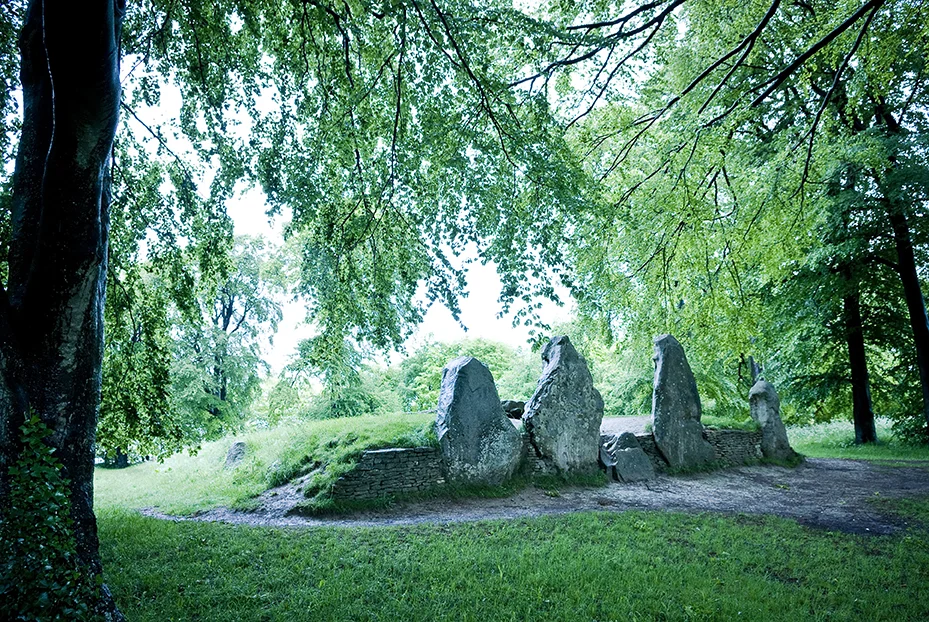 Wayland's Smithy Neolithic long barrow