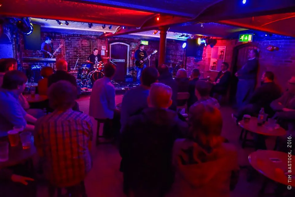 Cellar Bar - Alexandra Leguix & the Sunflowers