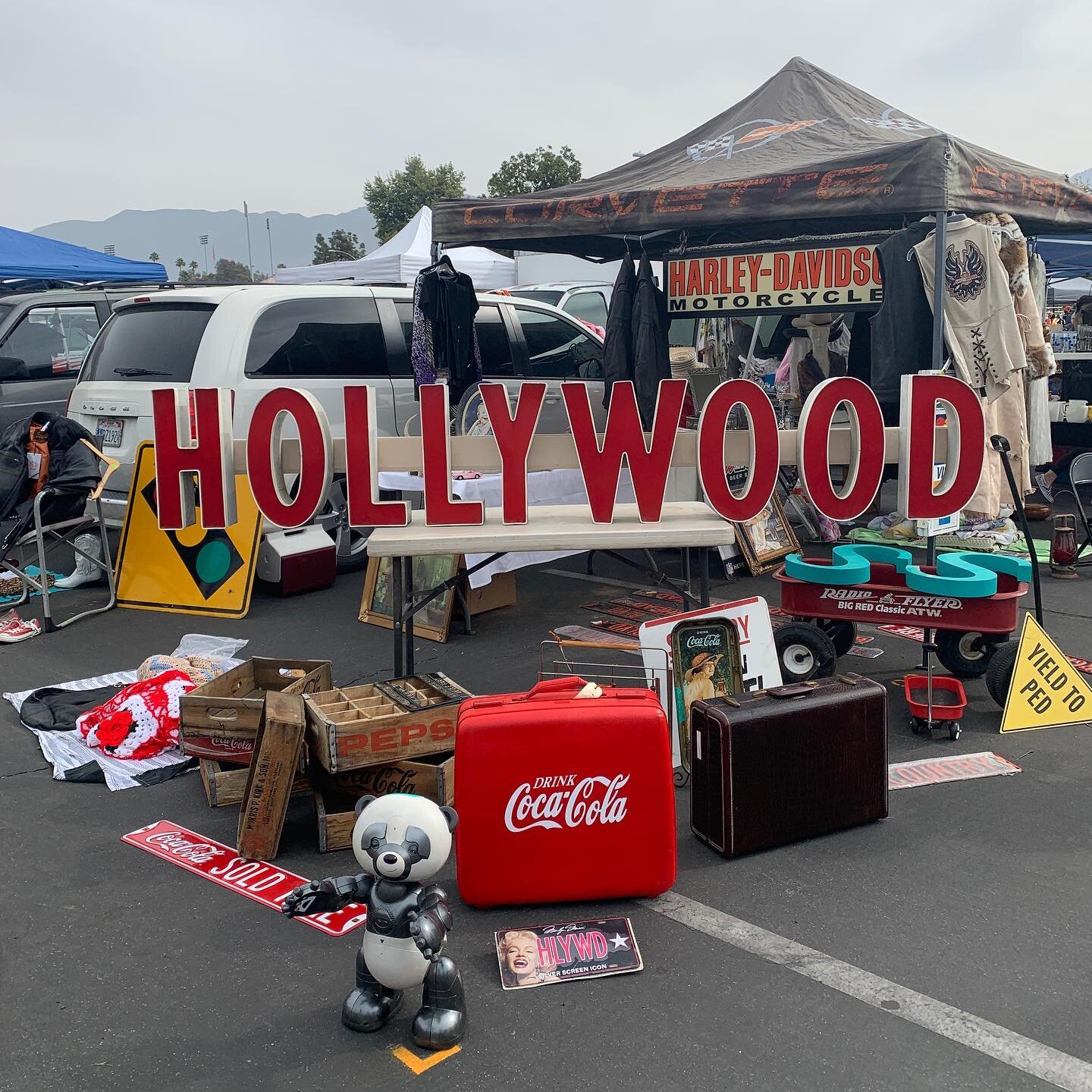 The Hollywood sign is a lot smaller in person 😜 Everyone told us this flea market is the best and they were not wrong!