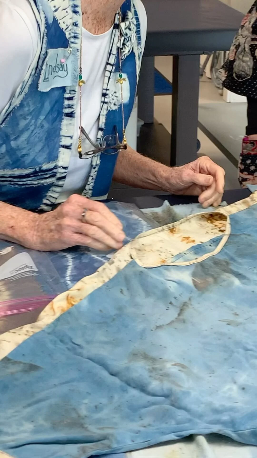 We always have fun at Aya Fiber Studio workshops! #fun #workshopfun  #visitflorida  #ayafiberstudio  #ayafiberstudioworkshops  #fiberartists  #fiberworkshops  #havingfun  #goodtimes #buildingacommunity  #fiberfriends  #gasaliadeyemo  #amynguyen  #sha