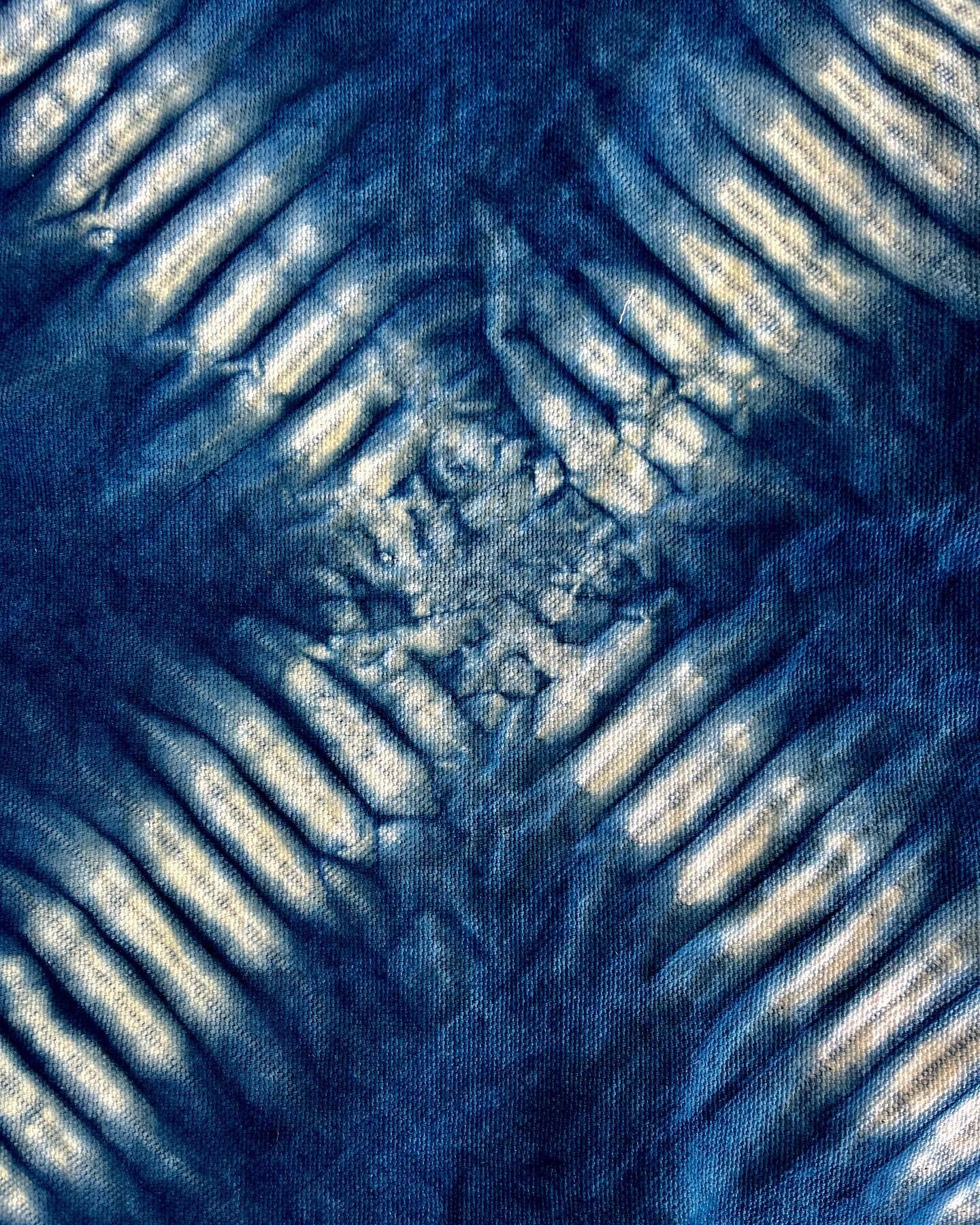 New samples- new ideas!
#shibori #shiboridesigns #shiboritechniques  #ayafiberstudioworkshops