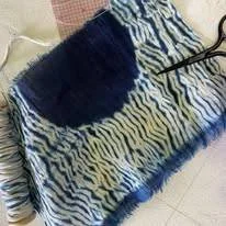 What is Maki-Age Shibori?
Maki means to wrap and age means to lift. In maki-age shibori, sections of fabric are gently raised, tightly wrapped with thread, and then dyed. The wrapped areas resist the dye, creating soft rings, ripples, and halo-like f