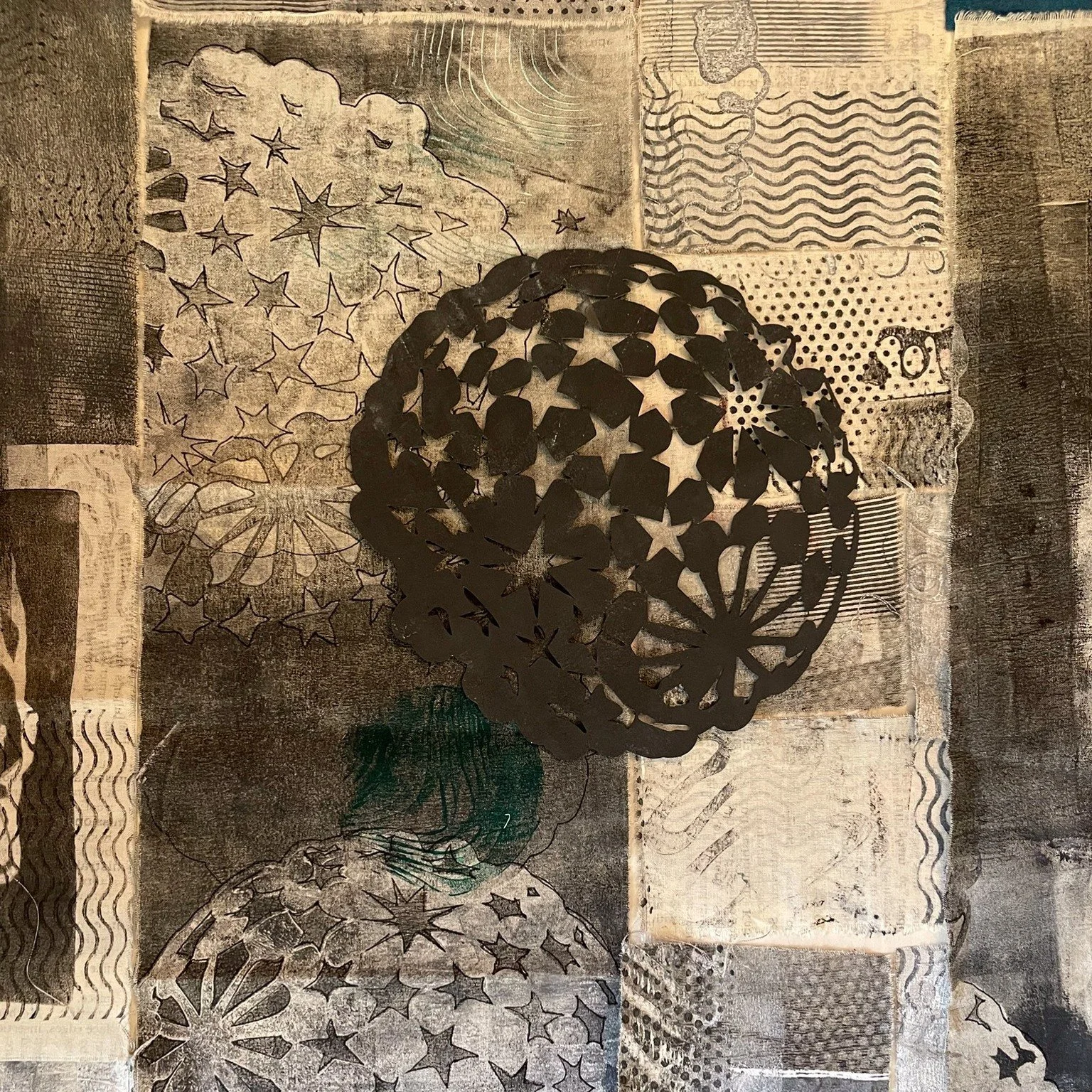 ✂️ Fiber Artists: What if you could cut perfect stencils in seconds?

Many textile artists struggle with:

&bull; cutting intricate stencil designs by hand
&bull; repeating motifs consistently
&bull; preparing masks for dyeing or painting
&bull; tran