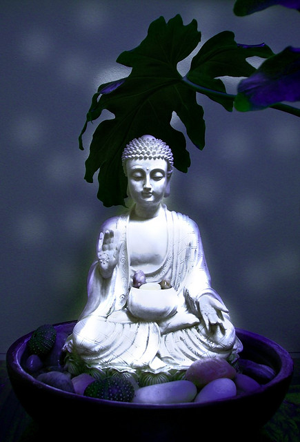 white bhudda.jpg