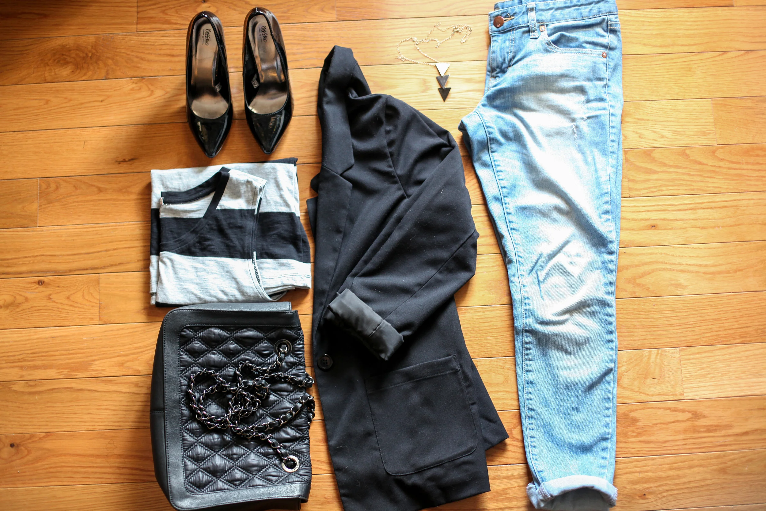 Shoes: Target T-shirt: Gap Blazer: H&M Jeans: Target Necklace: F21 Purse: from my sis-in-law