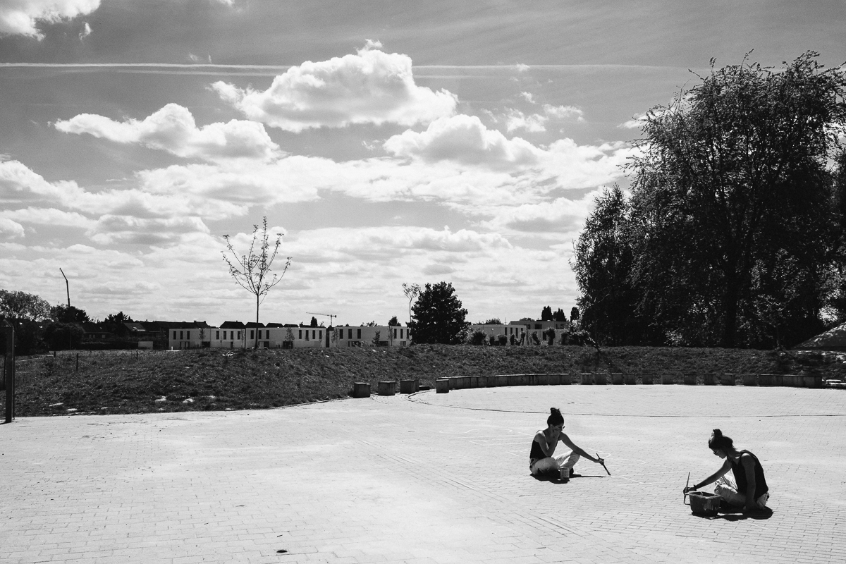 GREEN is een fotografisch priveproject van Jonathan Debeer (iso800) waarbij hij op zoek gaat naar inspirerende jonge bedrijven op het snijpunt tussen ecologie en technologie. De Steiner school in Lier biedt sinds enkele jaren een opleiding ecologisch bouwen aan.