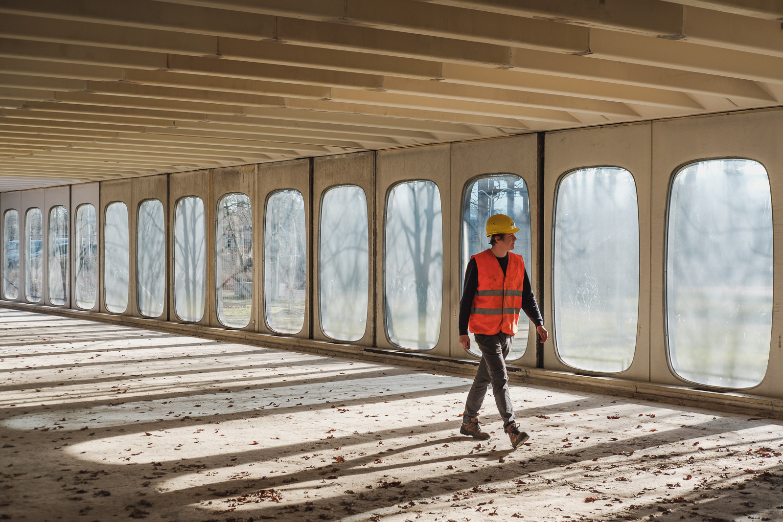 Lukas Aernout beton locatieportret sfeerbeeld licht profielfoto