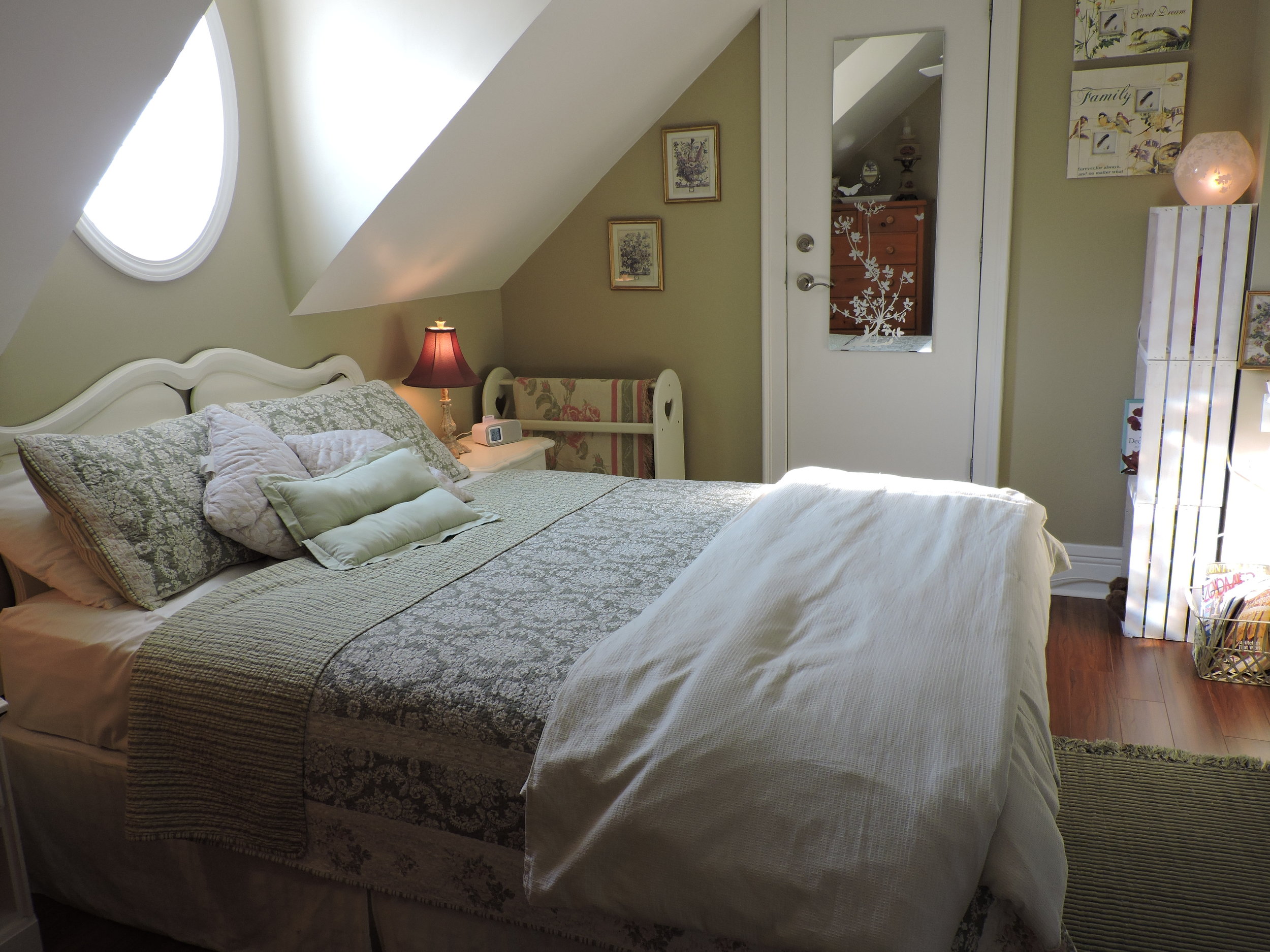 Second bedroom with queen-sized bed. The door connects it to the Loft. 
