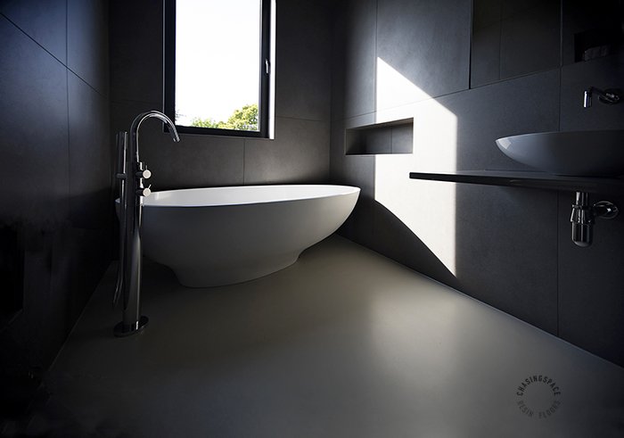 Resin Floor for Bathrooms – Stylish & Durable Flooring — Chasingspace ...