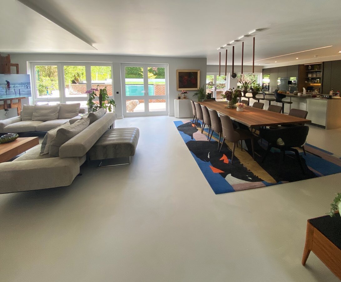 Concrete Look Blend Floor compliments an exquisite interior in Hampstead London. 
.
.
#chasingspace_floors #resinfloor #resinflooring #flooring #epi #concretelook #architecture #lounge #interior_and_living #interiordesign #designerfloors #homedesign 