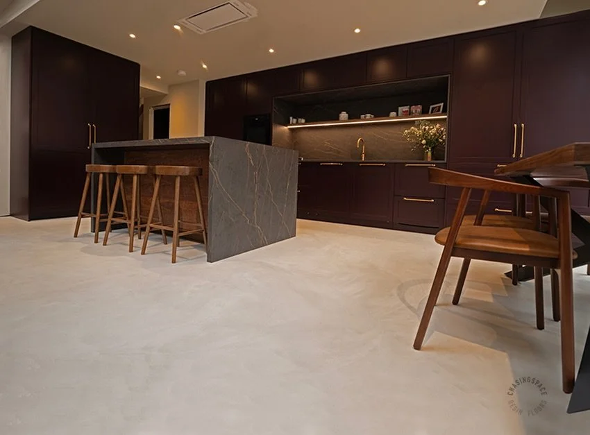 Kitchen transformation with a beautiful Mistral Fusion Resin Floor featuring a subtle two-tone design. Style, practicality and performance in a new custom kitchen in South London.

Key flooring features include:

Bespoke design 
Seamless and hygienic
