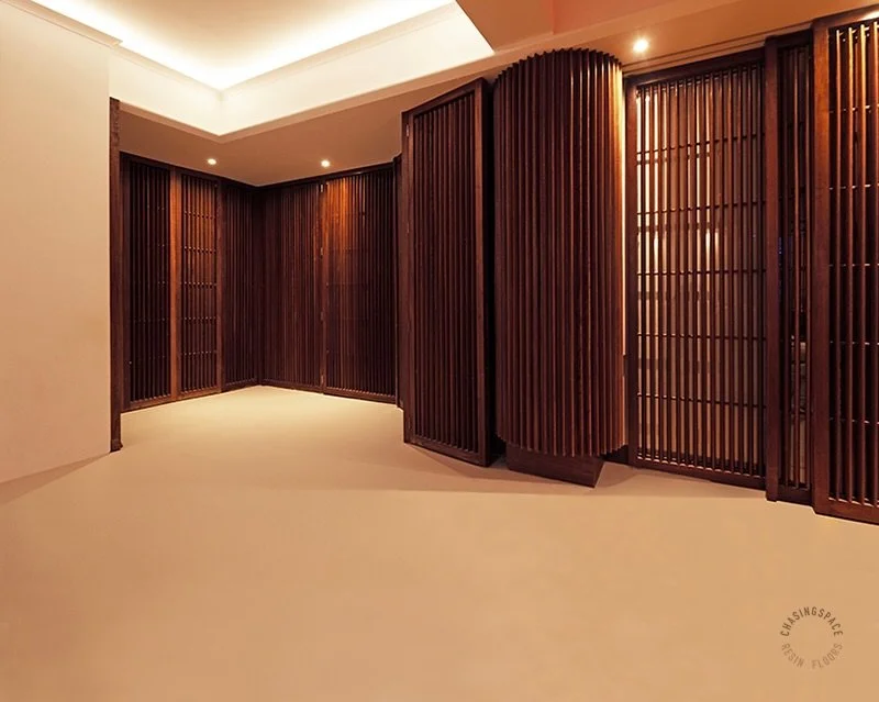 Newly installed sandy-coloured PU resin floor features a smooth, seamless surface that contrasts beautifully with the dark wood panelling.

Light and dark tones working together makes the space look harmonious and inviting. 

Chasingspace Resin Floor