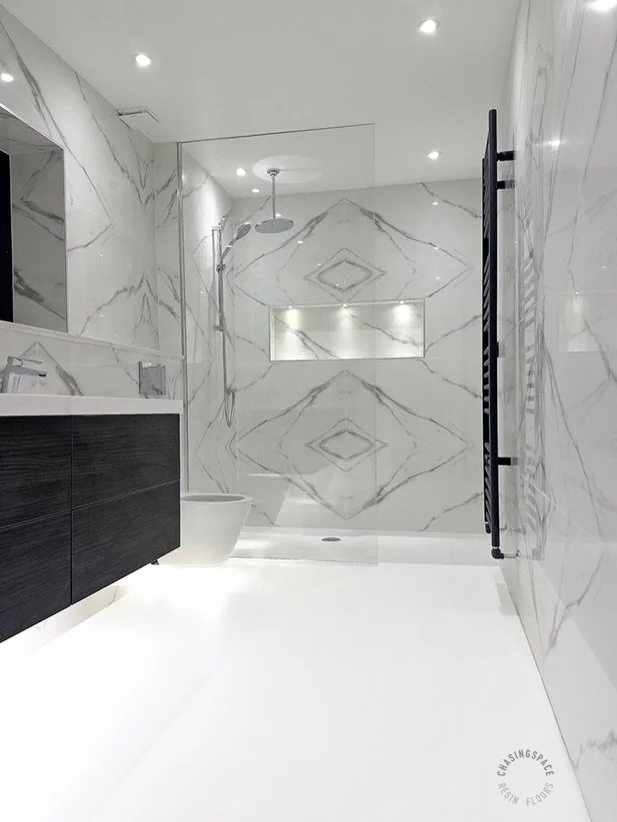 Minimalist bathroom design highlighted by a pure white PU resin floor with a smooth finish.

Durable, waterproof, versatile and modern 🚿

For more information:

@chasingspace_floors 
@jakejpr 

www.chasingspace.co.uk

📲07799 673383 | 020 8265 2855 