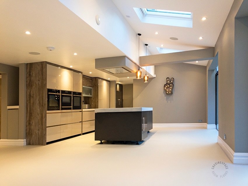 PU comfort floor installation with a stylish and durable light grey finish. The floor seamlessly blends with the open-plan design, beautifully reflecting the lights above.

👉 www.chasingspace.co.uk
📞💬 07799 673383 + 020 8265 2855

@chasingspace_fl