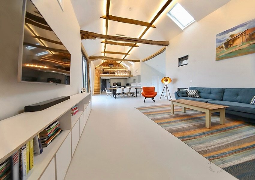 Our 92m&sup2; PU comfort floor in rib beige colour brings together the ground floor area of a converted Suffolk barn.

It creates a welcoming atmosphere that connects the building&rsquo;s rich architectural history with modern design. The light colou