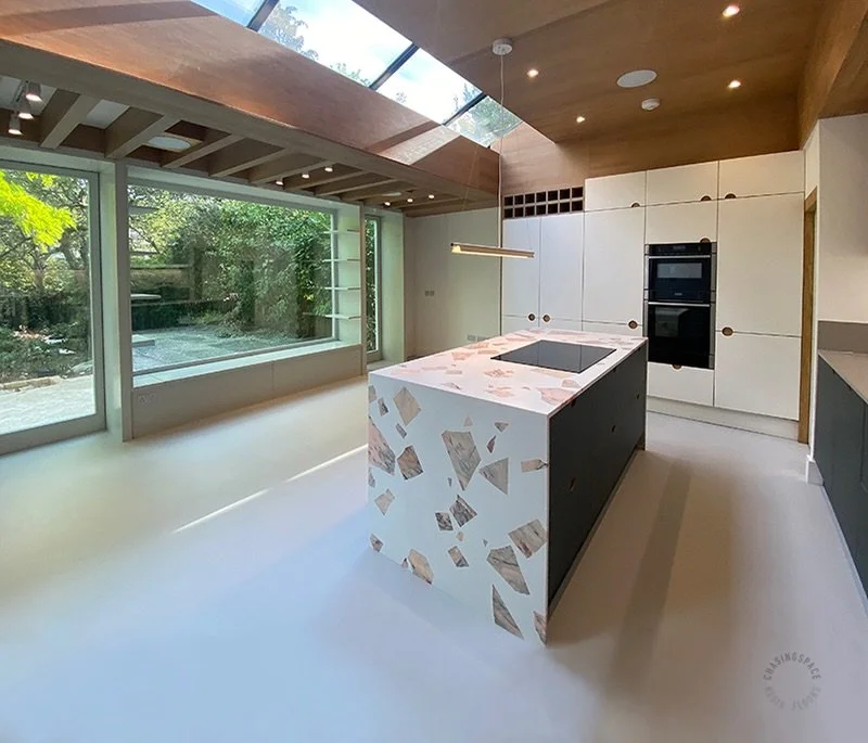 Minimalist kitchen design with a PU Comfort floor in RAL 7047. 

Our resins blends style and practicality for stunning kitchens floors. Modern and seamless, long-lasting and low-maintenance.

Discover more on our website.
www.chasingspace.co.uk/

👉 