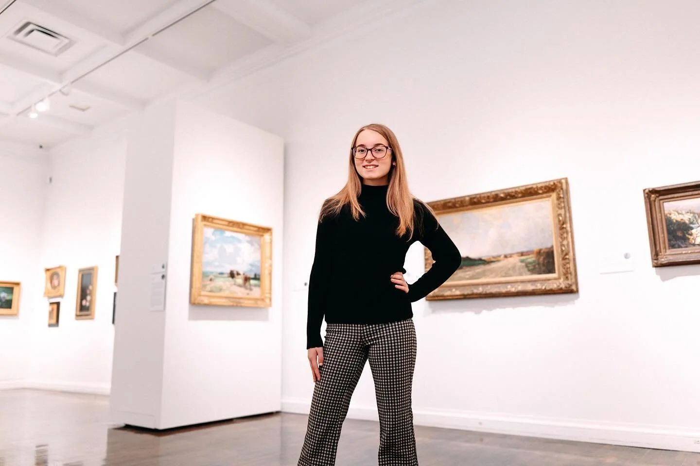 Getting to shoot at the new @muskegonartmuseum and @hackleypubliclibrary had for a unique session for Mia!

Spring Lake High School

#springlakeseniorphotography