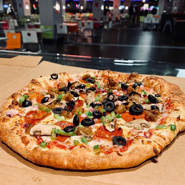 Give me all the toppings! To share or not to share?! 🍕 @therowreno @circusreno @horseshoebmore @renotahoe @getawayrenotahoe @silverlegacyreno @crawl_reno @yelpreno @ubereats #piezzettareno #piezzettabaltimore #piezzetta #pizzayourway #latenightgrub