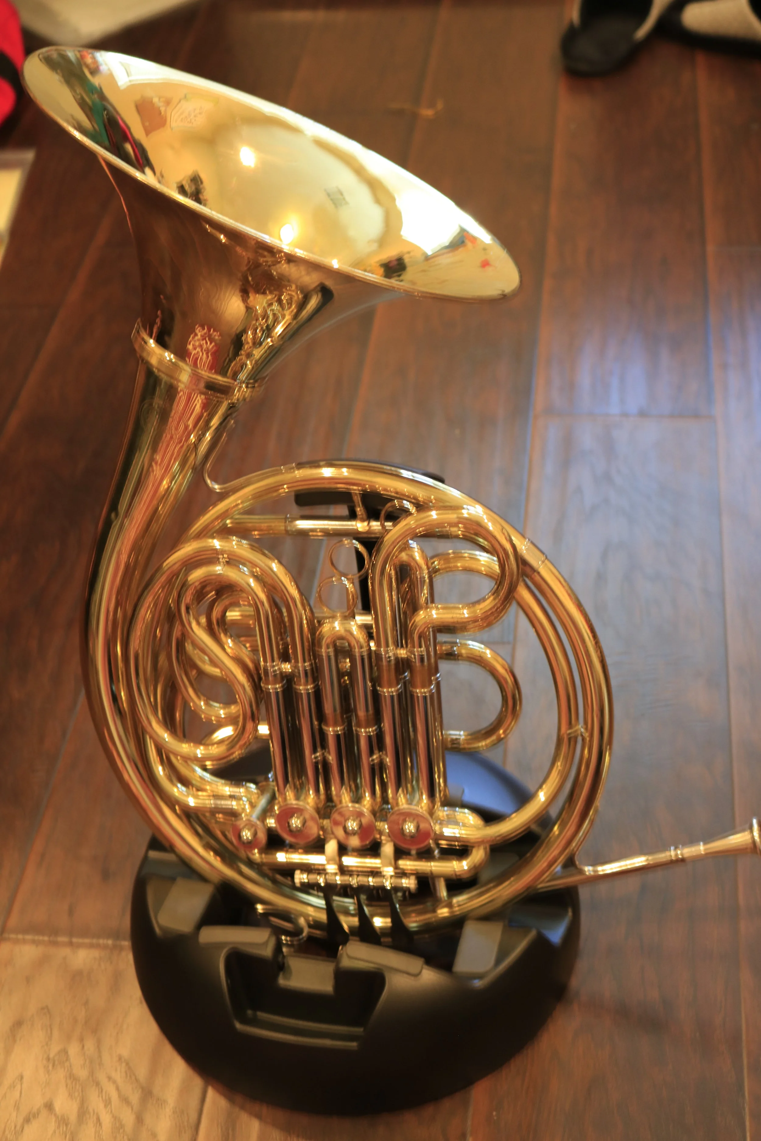 The DomeFrench Horn Stand — Peak StandsThe Best Portable Stands