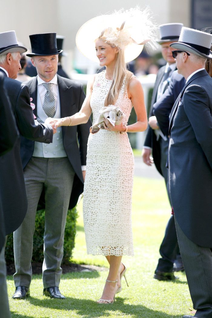 b7a924b1eb2fcc5995e7812535ce65b2--ascot-outfits-burberry-dress.jpg