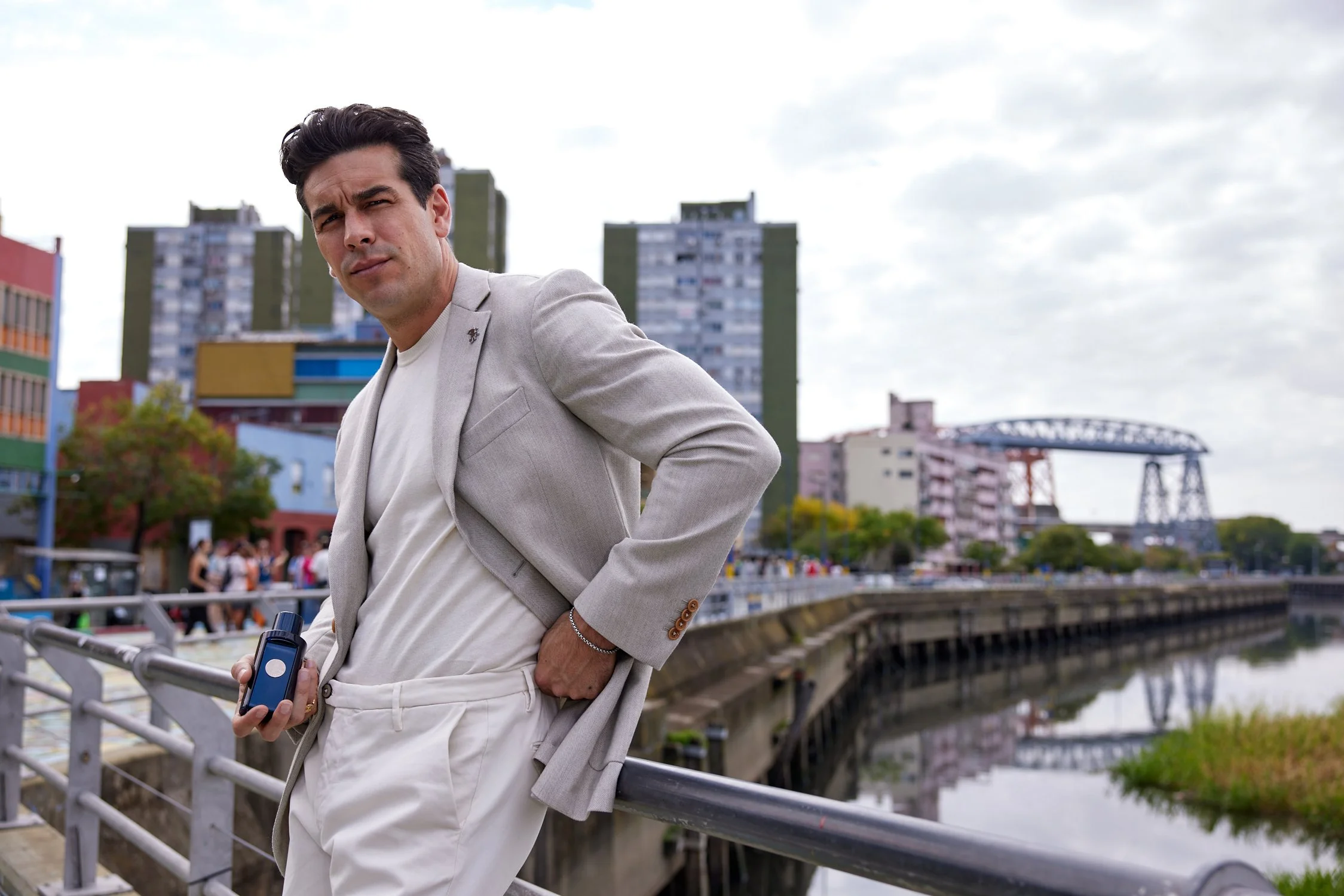 AntonioBanderas dia34257 2.jpg