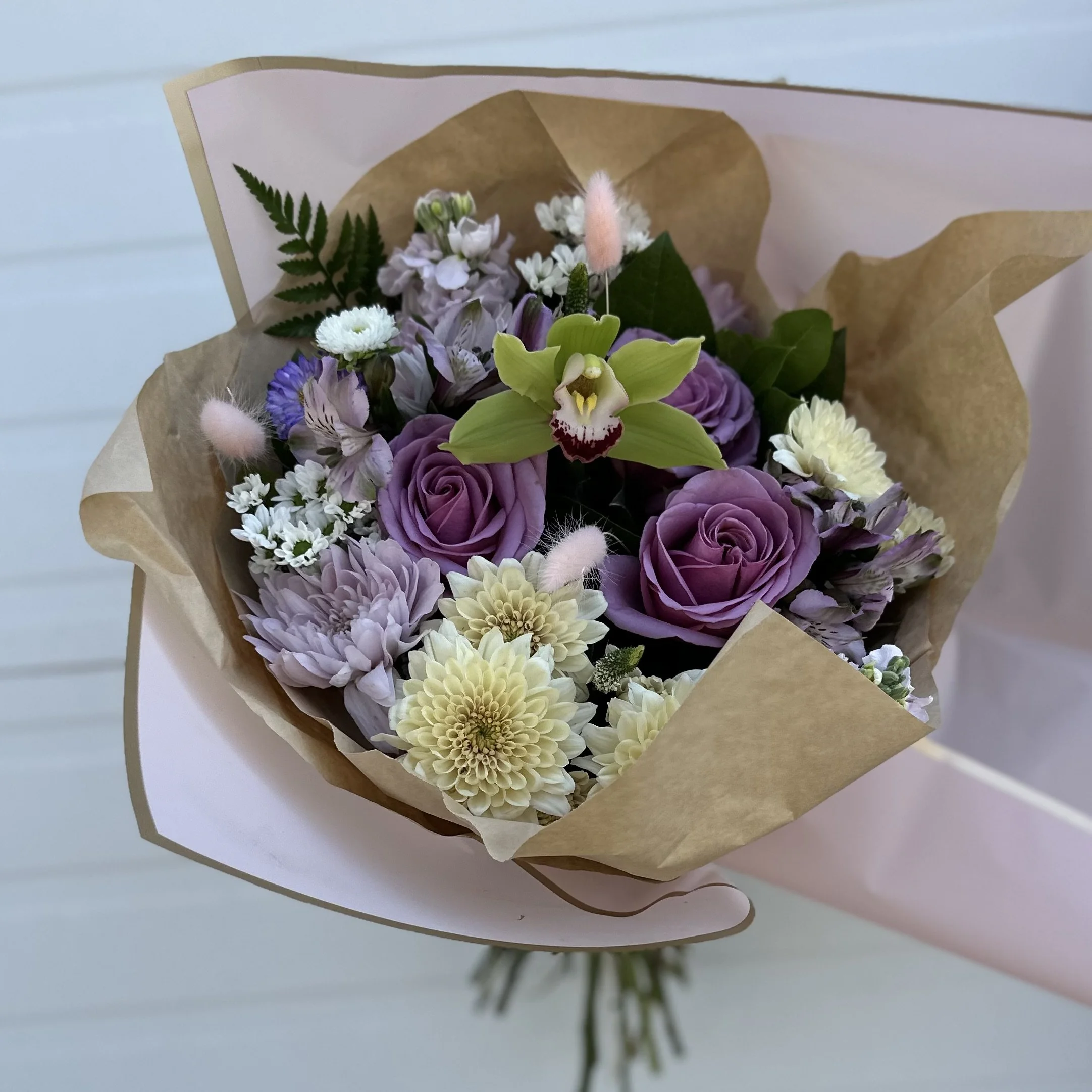 Uniquely Chic Cut Flower Bundle
