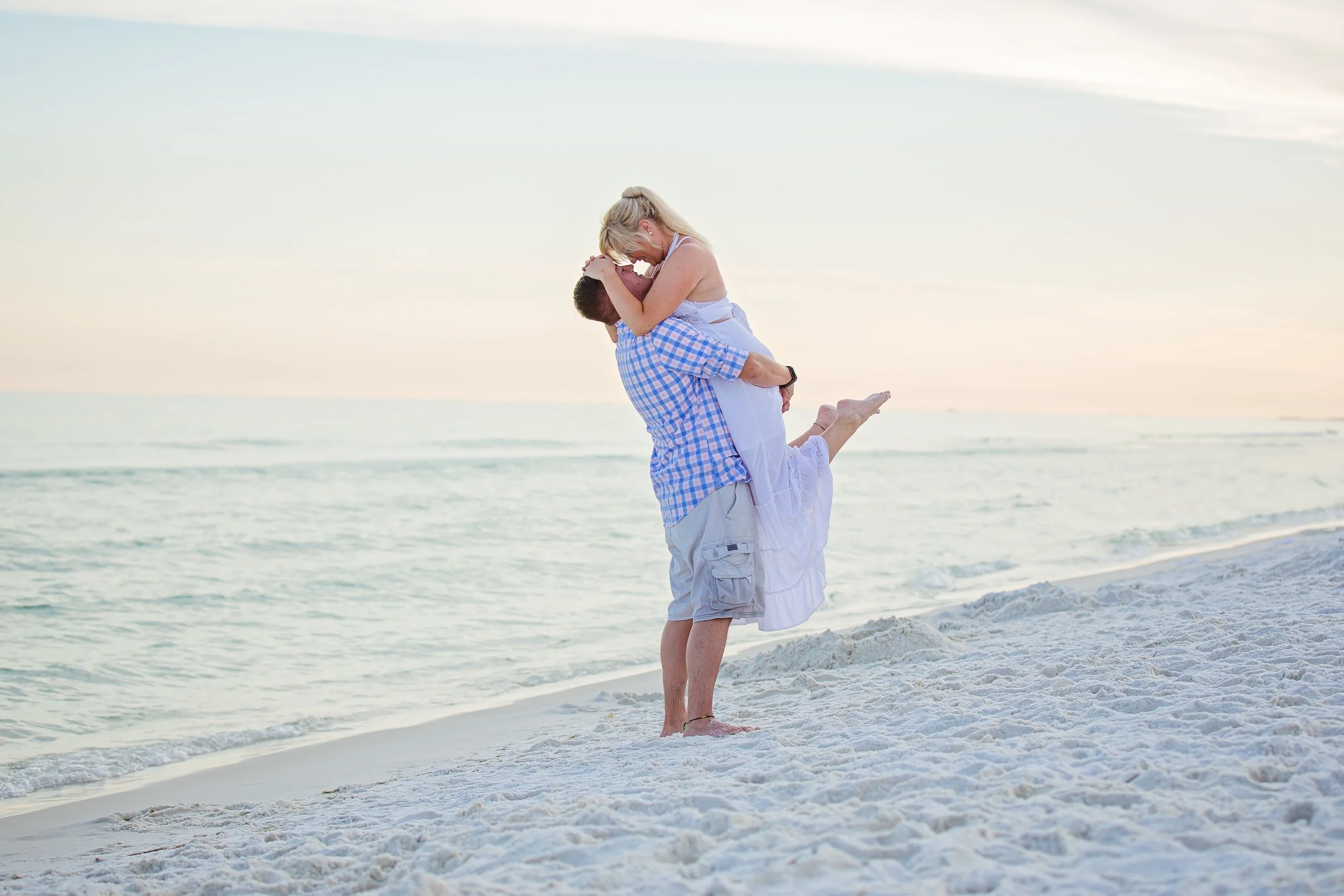 Pictures of a Jacksonville beach wedding proposal